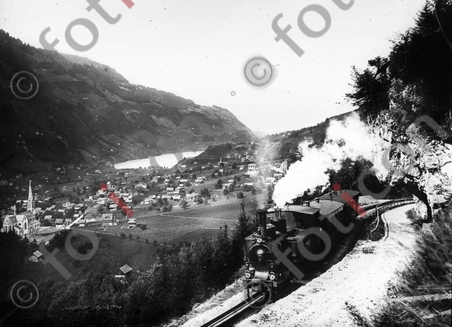 Brünigbahn bei Lungern | Brunig railway in Lungern - Foto foticon-simon-023-005-sw.jpg | foticon.de - Bilddatenbank für Motive aus Geschichte und Kultur